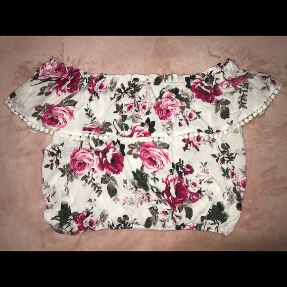 Off shoulder blouse 🌸 - Picture 4 of 10